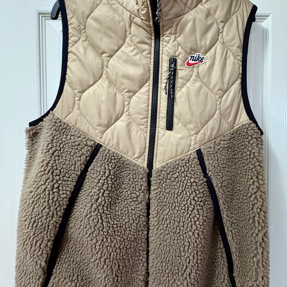 Nike Men’s Beige and Brown Quilted Sherpa Vest